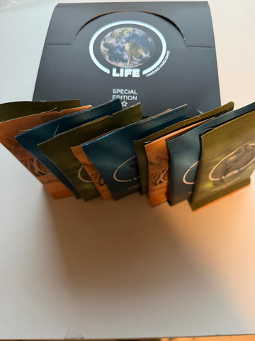 10 Sealed Packs of Special Edition Mammals. All 10 Packs contain a Rare & Extended Art. There Are No Holo's In This Listing.